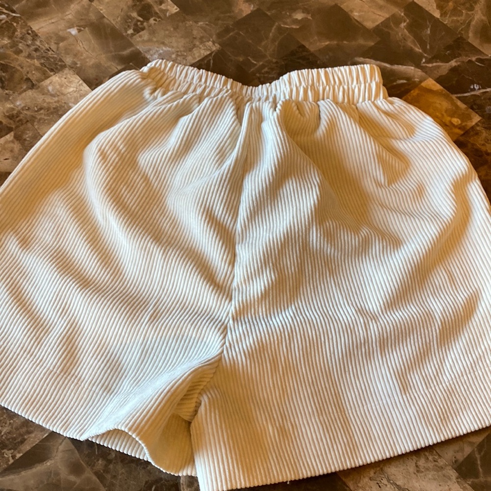 Women’s dress shorts. Size S